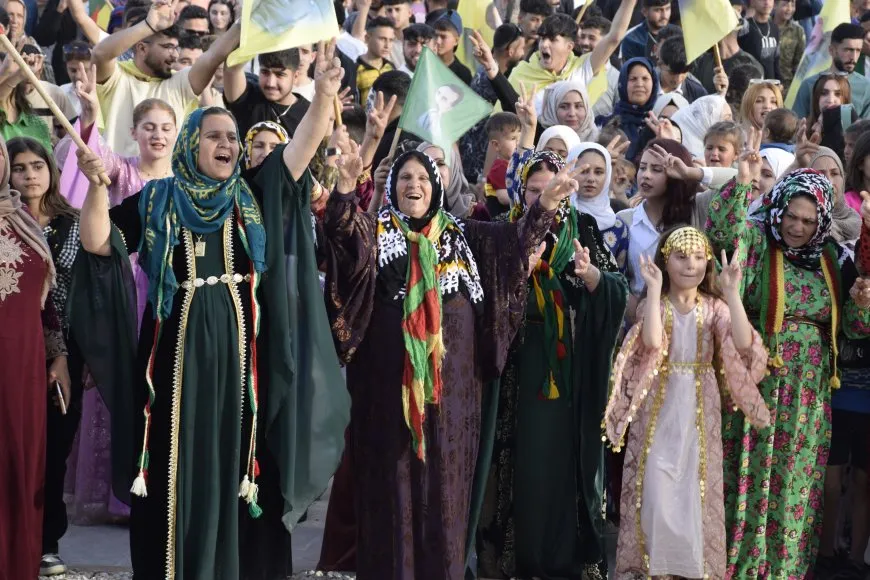 Bi boneya rojbûna Rêber Apo pîrozbahiyên dîrokî hatin lidarxistin