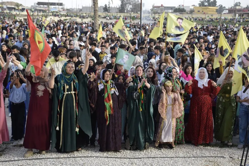 Bi boneya rojbûna Rêber Apo pîrozbahiyên dîrokî hatin lidarxistin