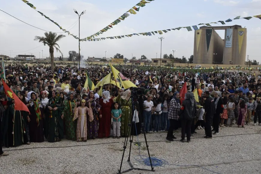 Bi boneya rojbûna Rêber Apo pîrozbahiyên dîrokî hatin lidarxistin