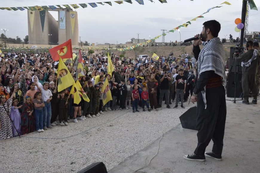 Bi boneya rojbûna Rêber Apo pîrozbahiyên dîrokî hatin lidarxistin