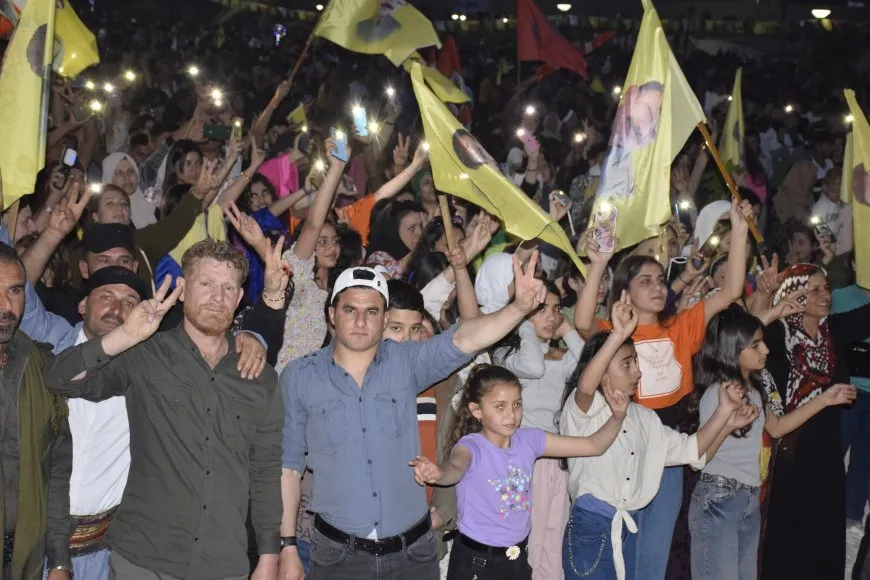Bi boneya rojbûna Rêber Apo pîrozbahiyên dîrokî hatin lidarxistin