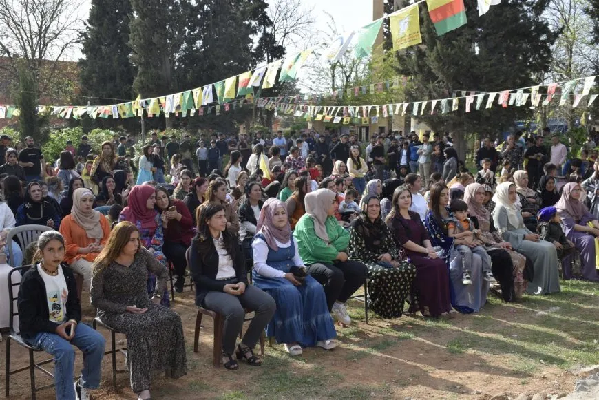 Bi boneya rojbûna Rêber Apo pîrozbahiyên dîrokî hatin lidarxistin