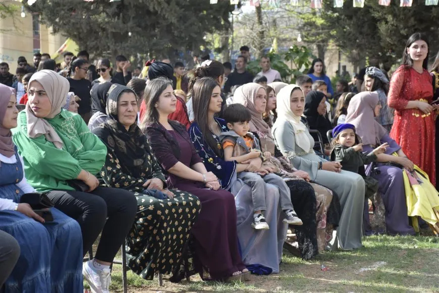 Bi boneya rojbûna Rêber Apo pîrozbahiyên dîrokî hatin lidarxistin