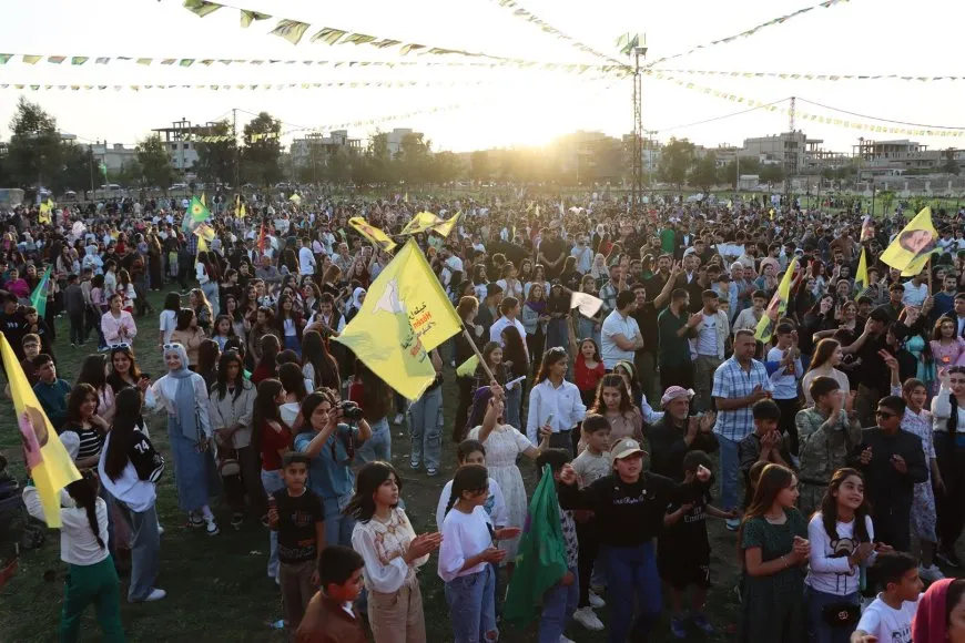Bi boneya rojbûna Rêber Apo pîrozbahiyên dîrokî hatin lidarxistin