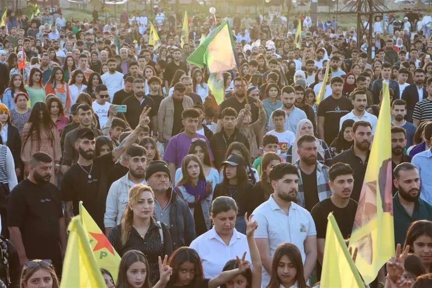 Bi boneya rojbûna Rêber Apo pîrozbahiyên dîrokî hatin lidarxistin