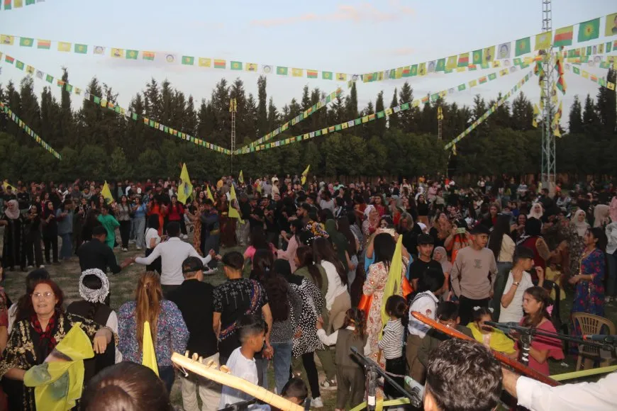 Bi boneya rojbûna Rêber Apo pîrozbahiyên dîrokî hatin lidarxistin