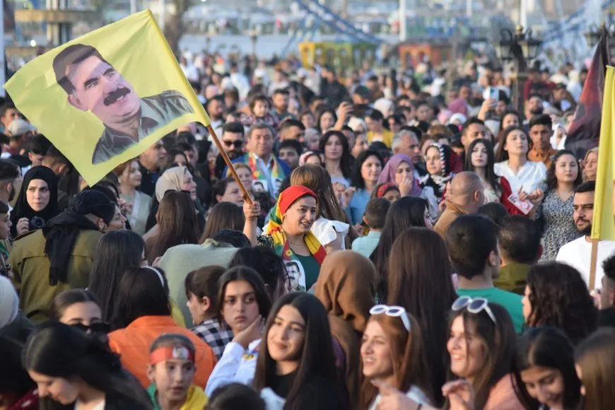 Bi boneya rojbûna Rêber Apo pîrozbahiyên dîrokî hatin lidarxistin