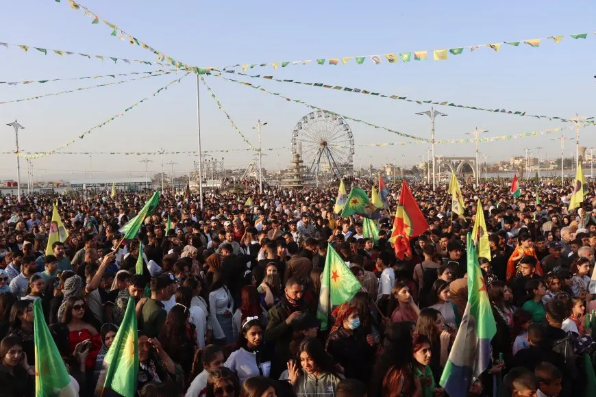 Bi boneya rojbûna Rêber Apo pîrozbahiyên dîrokî hatin lidarxistin