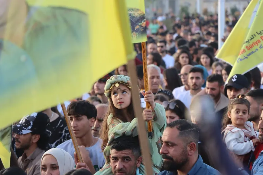 Bi boneya rojbûna Rêber Apo pîrozbahiyên dîrokî hatin lidarxistin