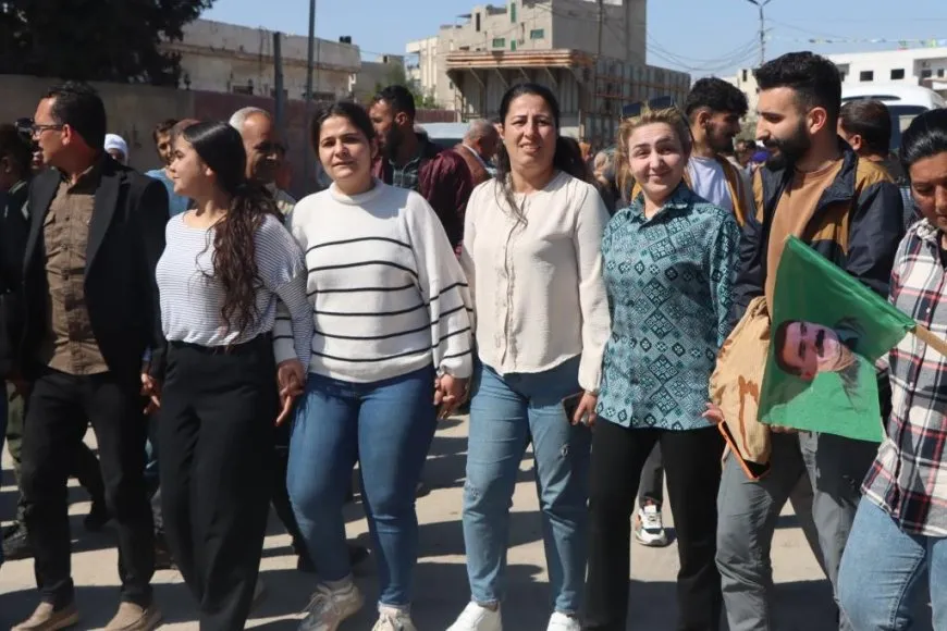 Berxwedana Tişrînê didome: Koma 7’an a gelê Firatê bi rê ket