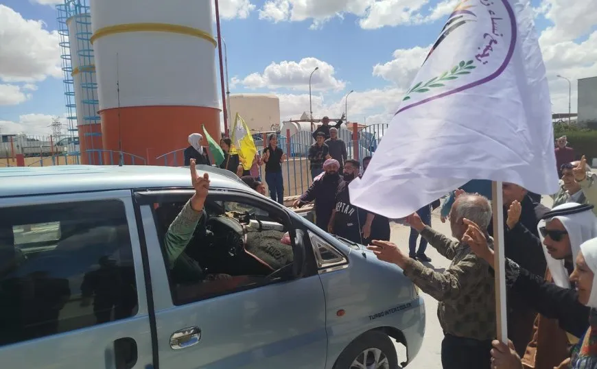 Karwanê ji Firatê gihaşt Bendava Tişrînê