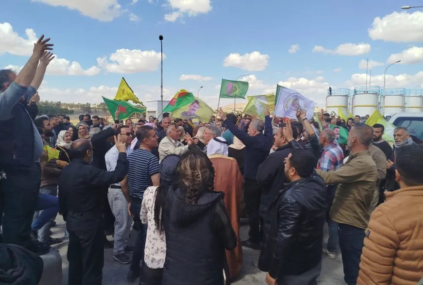 Karwanê ji Firatê gihaşt Bendava Tişrînê