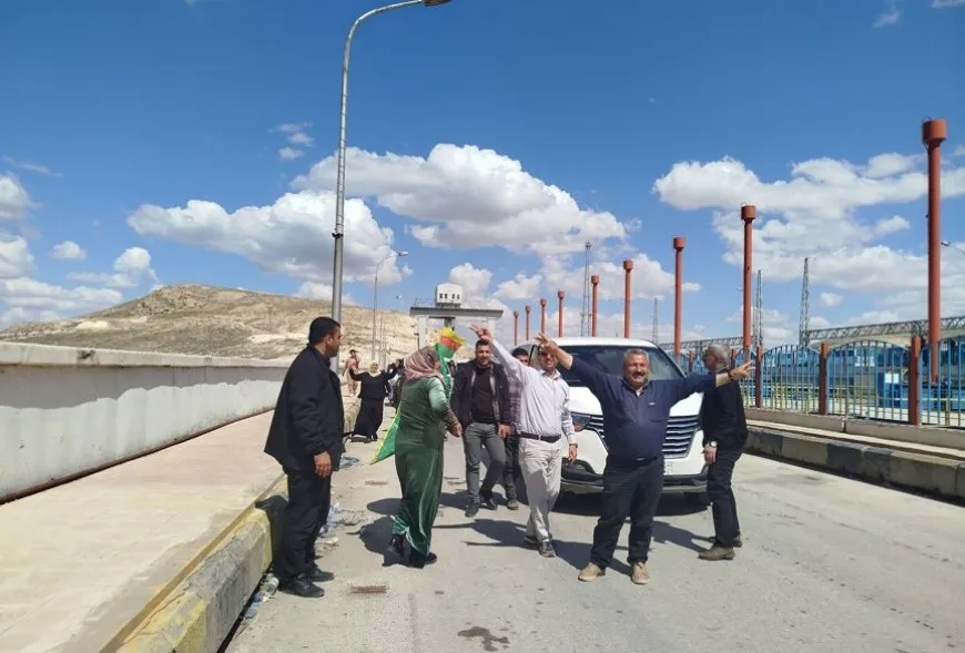 Karwanê ji Firatê gihaşt Bendava Tişrînê