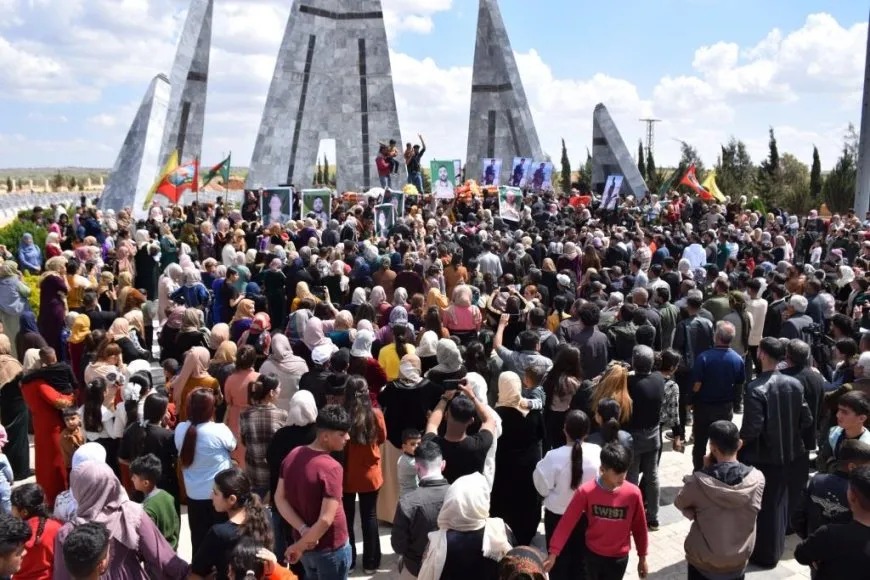 5 şehîd bi merasîmeke girseyî hatin oxirkirin
