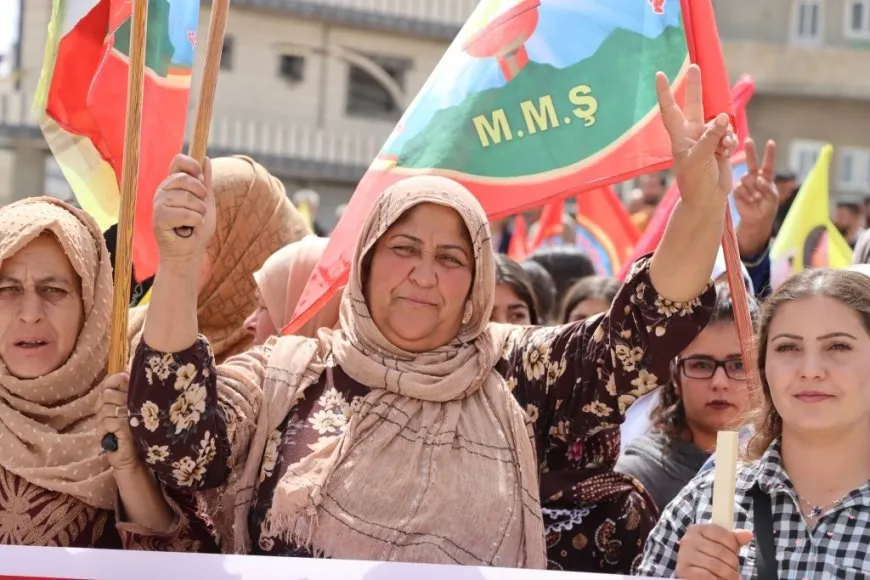 Bi hezaran kes ji bo azadiya fîzîkî ya Rêber Abdullah Ocalan meşiyan