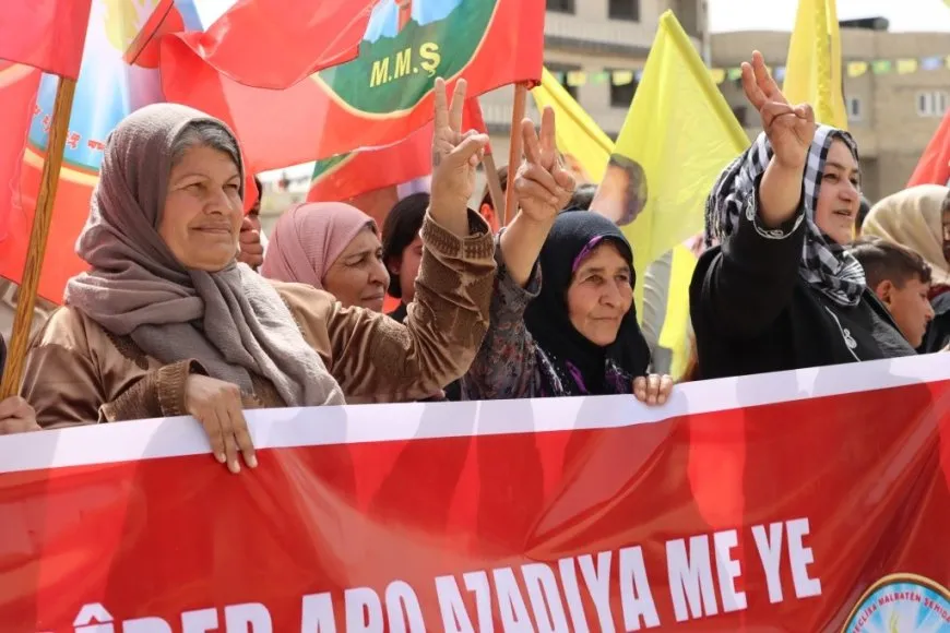 Bi hezaran kes ji bo azadiya fîzîkî ya Rêber Abdullah Ocalan meşiyan