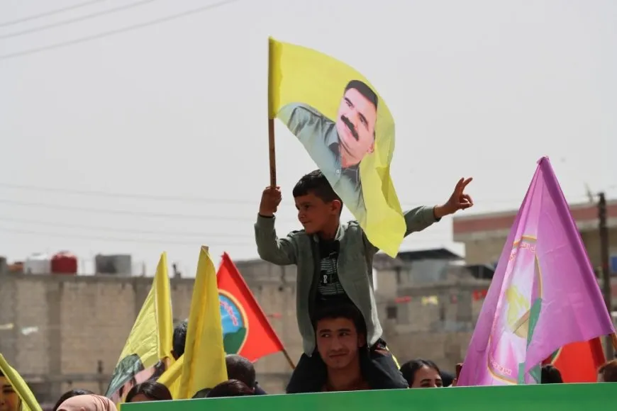 Bi hezaran kes ji bo azadiya fîzîkî ya Rêber Abdullah Ocalan meşiyan