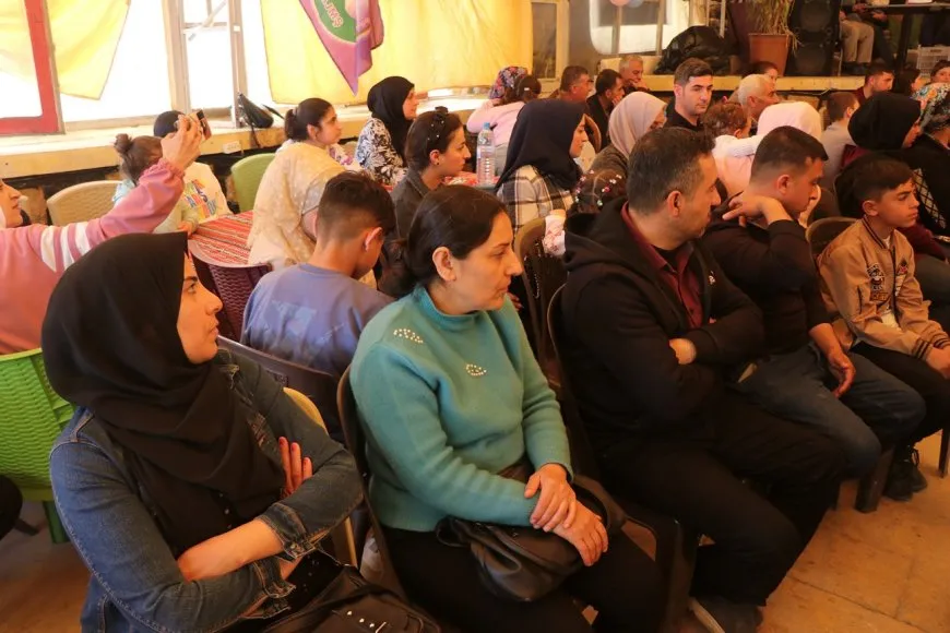 Bi boneya 4’ê Nîsanê şahiyek ji zarokên şehîdan re hat lidarxistin