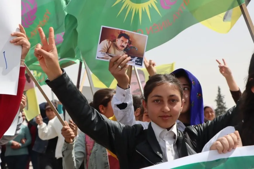 Ciwan ji bo azadiya fîzîkî ya Rêber Abdullah Ocalan meşiyan