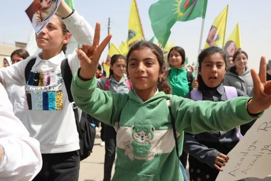 Ciwan ji bo azadiya fîzîkî ya Rêber Abdullah Ocalan meşiyan