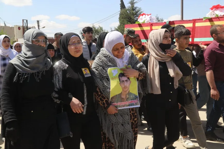 Li Qamişloyê merasîmê 2 şehîdan