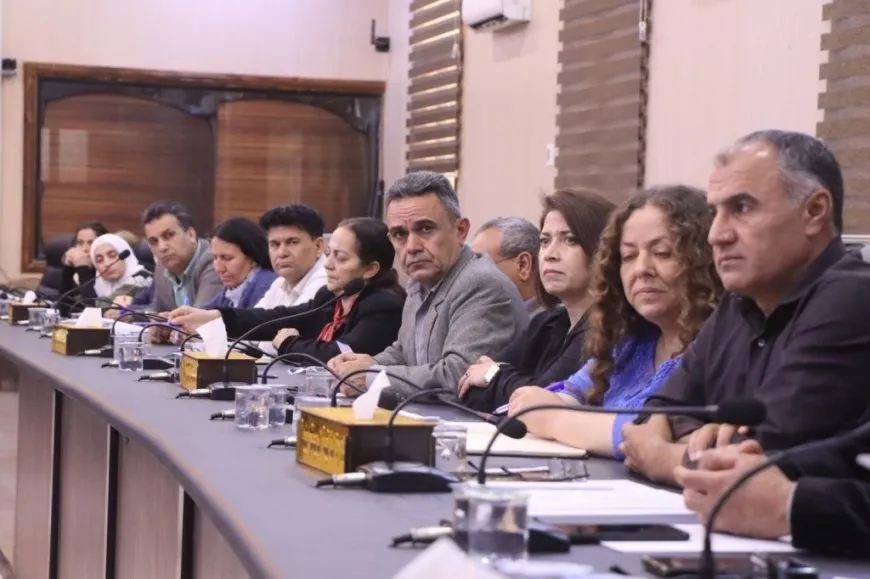 Meclisa Demoratîk a Gelan gelek pêşniyar erê kirin