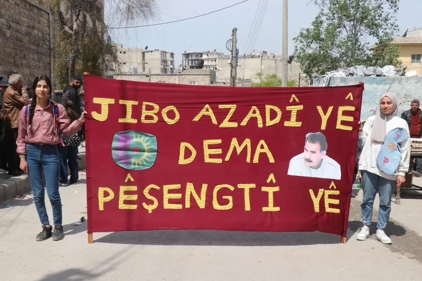 Jinên ciwan ji bo azadiya fîzîkî ya Rêber Abdullah Ocalan meşiyan