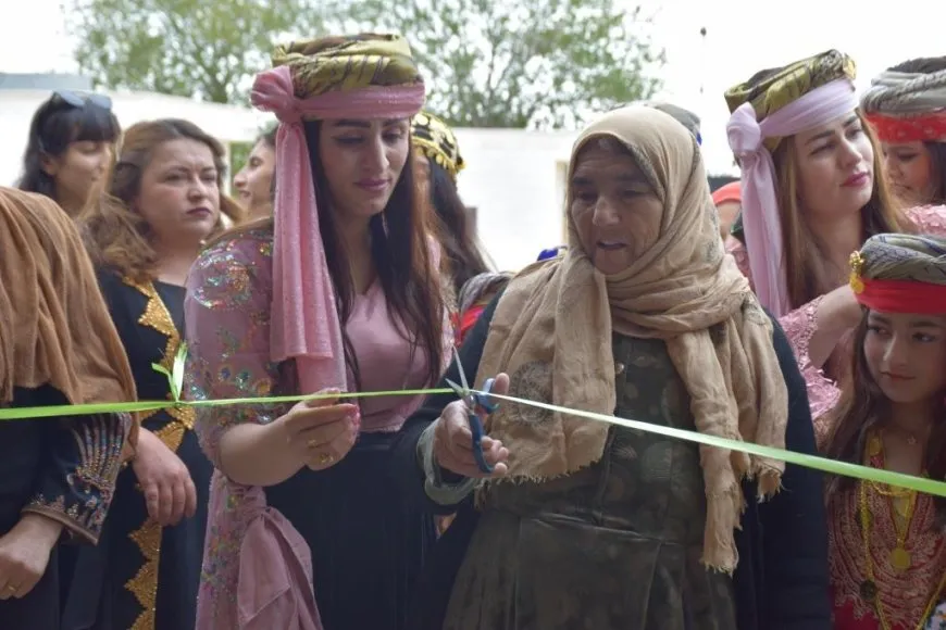 Li Kobanê mamoste û xwendekaran pêşangehek vekir