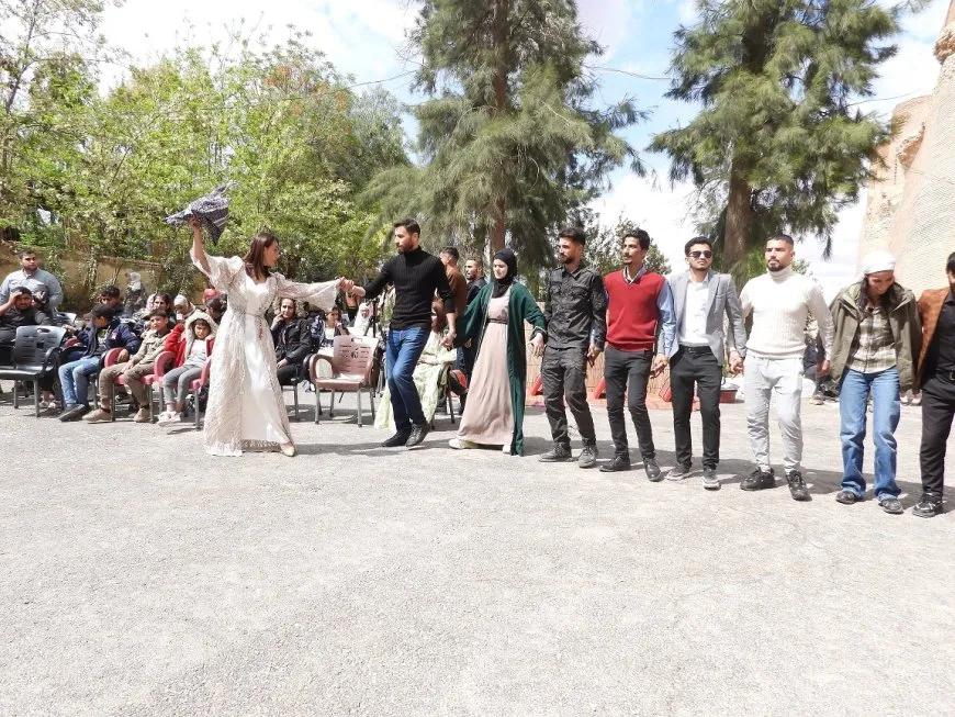 Nivîsgeha Jinan Festîvala 2'yan a Biharê li dar xist