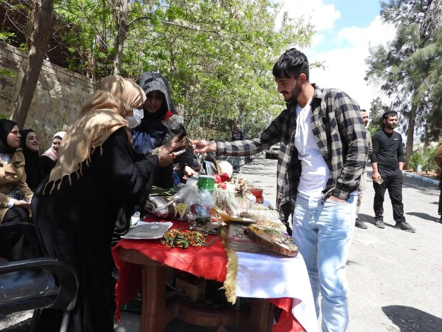 Nivîsgeha Jinan Festîvala 2'yan a Biharê li dar xist