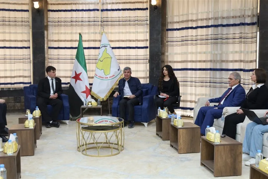 Şandeya Ewropî bi MSD û QSD’ê re rewşên leşkerî û siyasî nîqaş kirin