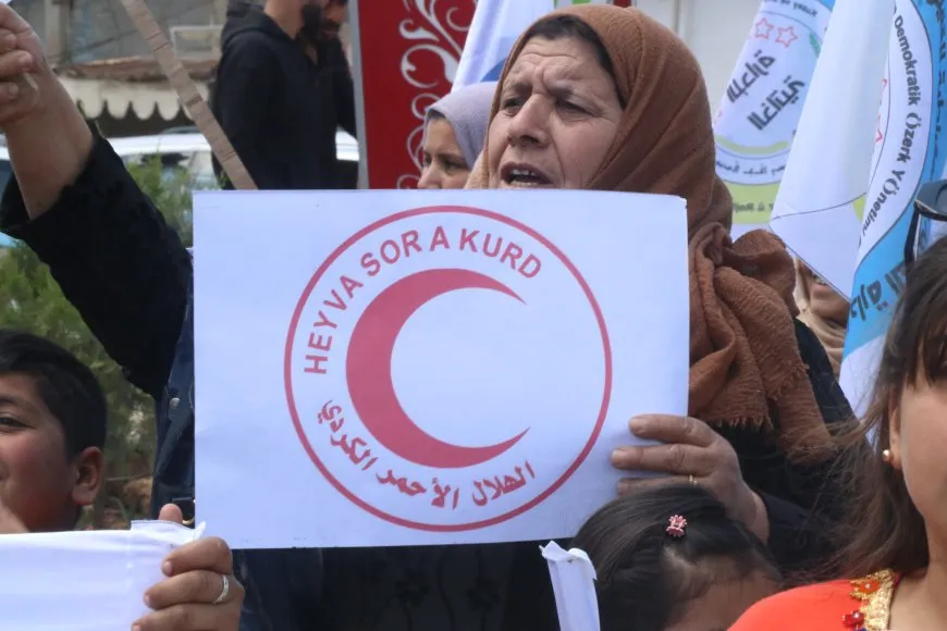Şêniyên herêmê astengkirina derbasbûna konvoya alîkariyan şermezar kir