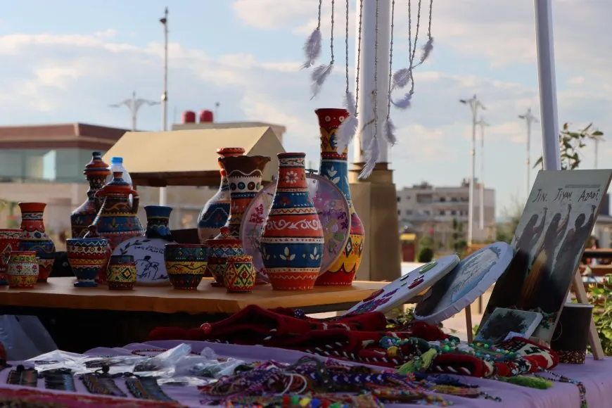 Festîvala Hunera Jinê bi rengîniya jinan dest pê kir