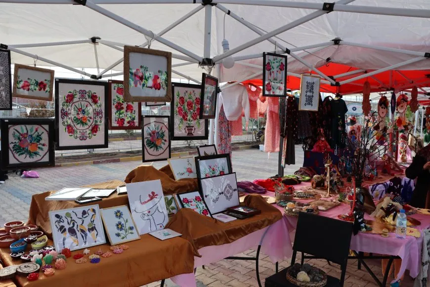 Festîvala Hunera Jinê bi rengîniya jinan dest pê kir