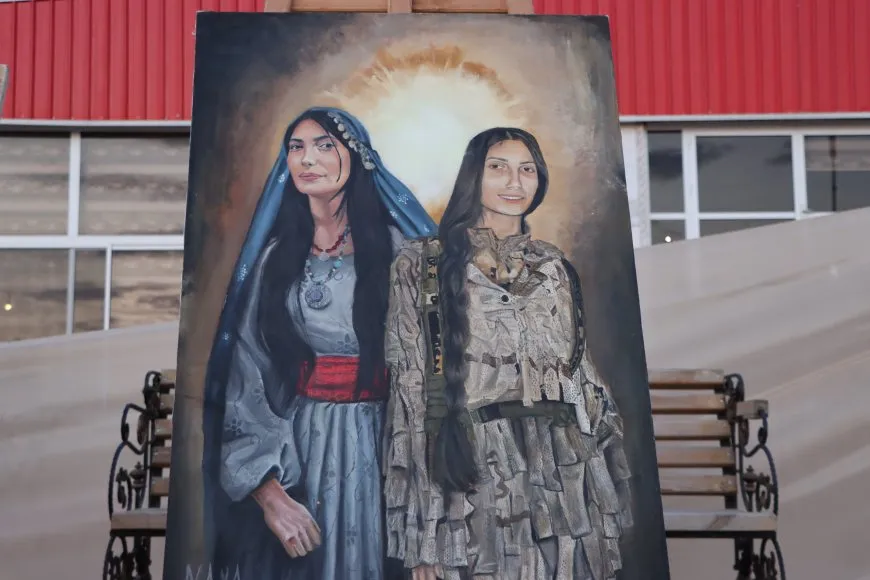 Bi hunerê; xwedîtin û xwenaskirin