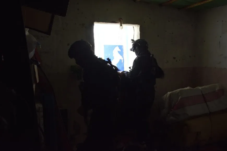 Çeteyetekî DAIŞ’ê yê berpirsê gelek sûcan hate girtin