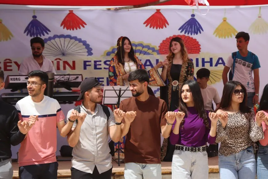 Festîvala Biharê ya Zanîngeha Rojava dest pê kir