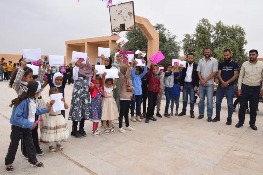 Navenda Perwerdeyê ya Şedadê mamosta û şagirt xelat kirin