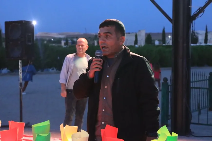 Di roja şehîdan de şêniyên Kobanê mûm li ber serê şehîdan vêxistin