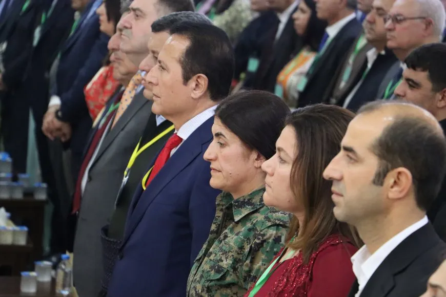 Konferansa Yekrêzî û Yekhelwesta Kurdî dest pê kir
