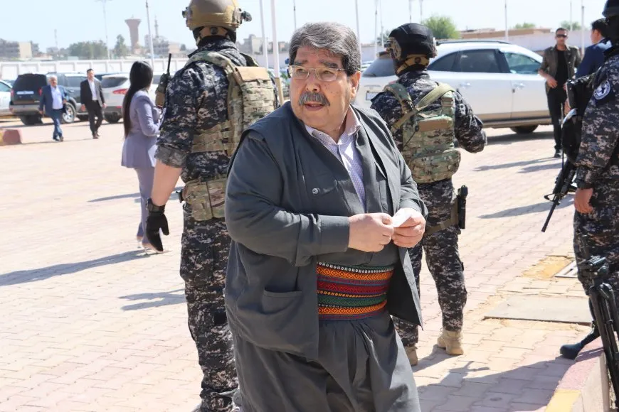 Beşdaran û şandeyan berê xwe dan cihê Konferansa Yekrêziya Kurdî