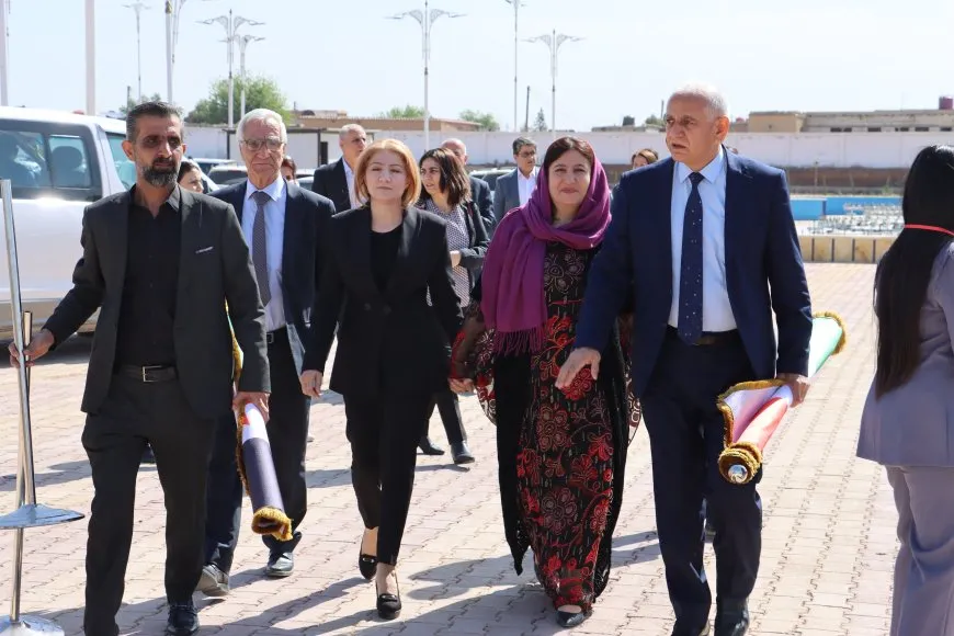 Beşdaran û şandeyan berê xwe dan cihê Konferansa Yekrêziya Kurdî