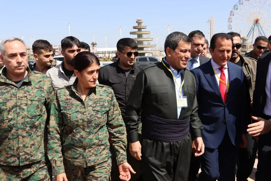 Konferansa Yekrêzî û Yekhelwesta Kurdî dest pê kir