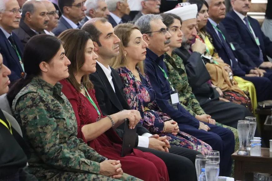 Konferansa Yekrêzî û Yekhelwesta Kurdî dest pê kir