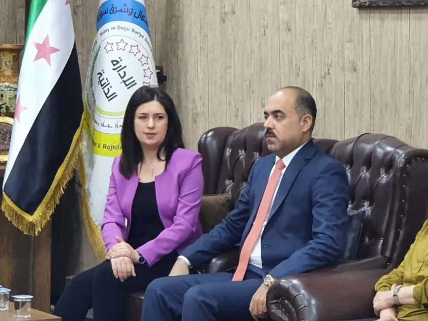 Şandeya DEM Partî û DBP’ê serdana Rêveberiya Xweser kir