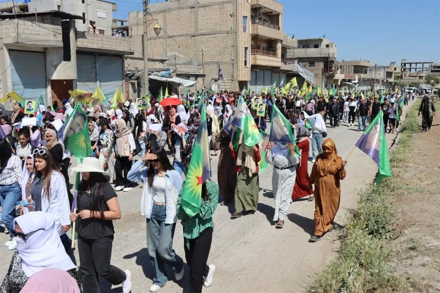 Bi meşeke girseyî daxwaza azadiya fîzîkî ya Rêber Abdullah Ocalan kir