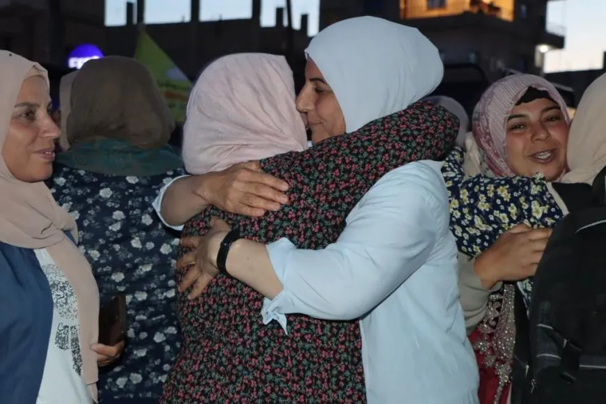 Konvoya xelkê Firatê piştî nobed dewrî gelê Cizîrê kir vegerî Kobanê
