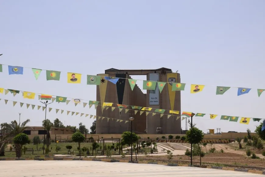 Li Hesekê Parka 4’ê Nîsanê ji bo pîrozbahiya 1’ê Gulanê hate xemilandin