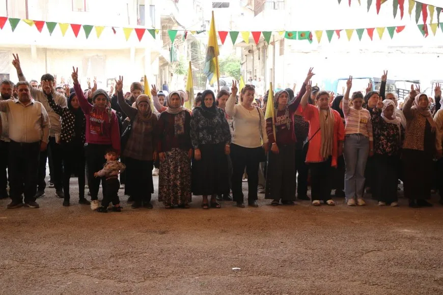 Şêniyên Helebê sersaxî dan malbatên sê şehîdan