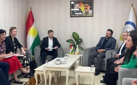 Şandeyeke ji Ewropayê serdana nûnertiya Rêveberiya Xweser kir